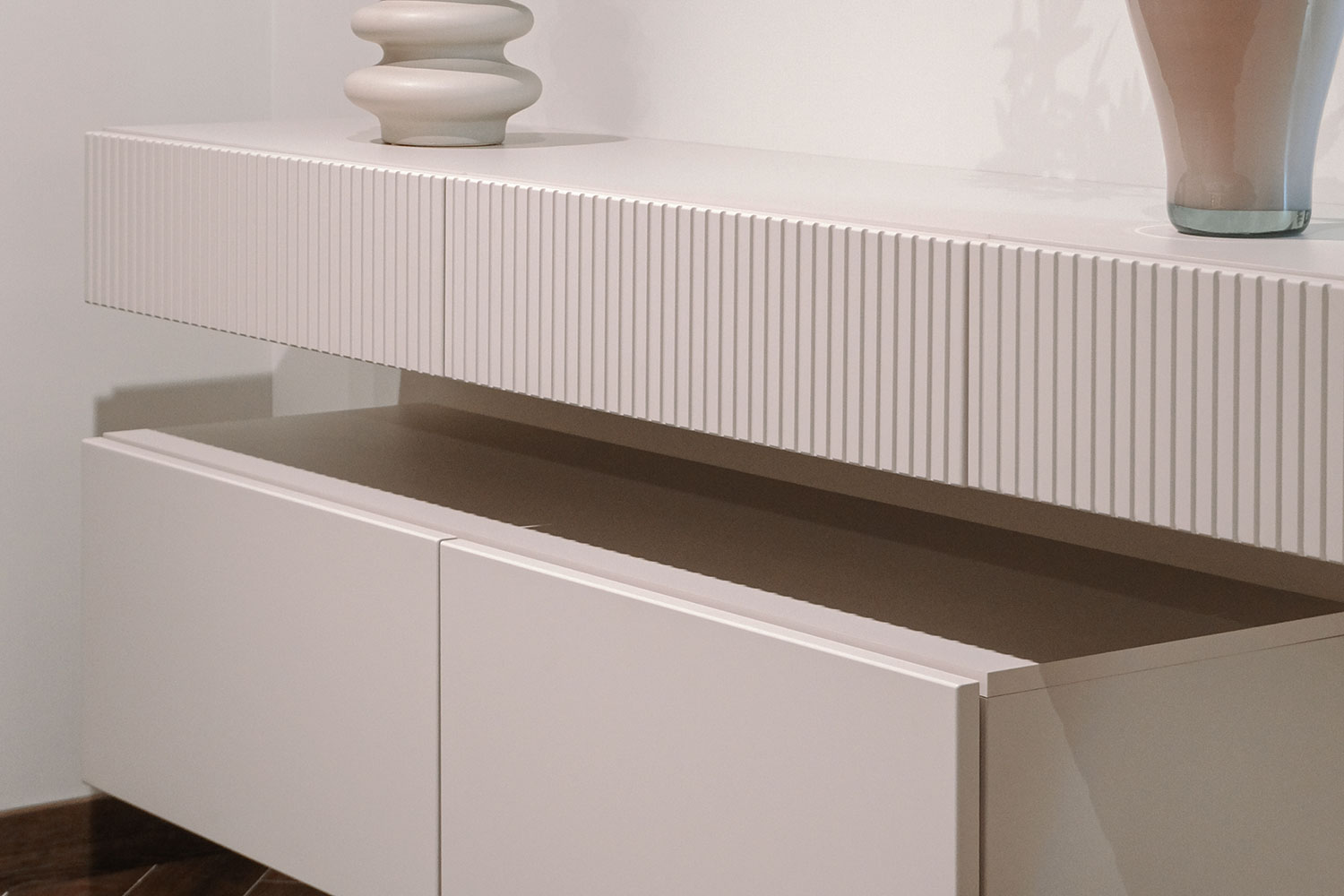 Тумбы - изображение №10 "Тумба Дольче навесная с выдвижными ящиками"  на www.Angstrem-mebel.ru